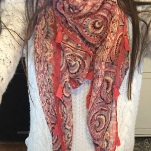 Maurices scarf